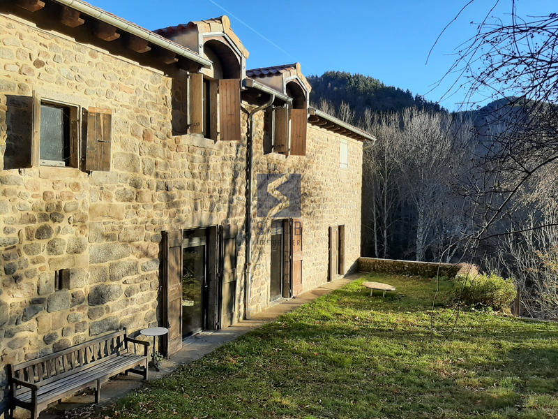 Maison - 369 m² - 12 pièces