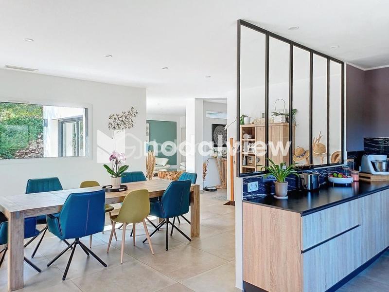 Maison d'architecte - 220 m² - 9 pièces