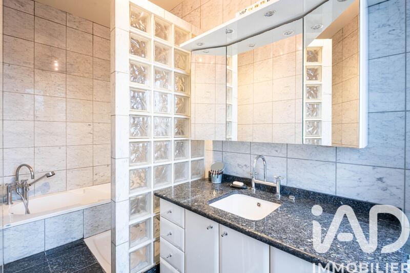 Maison - 209 m² - 8 pièces