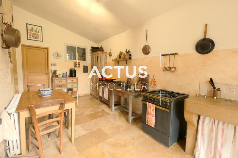 Maison - 235 m² - 8 pièces