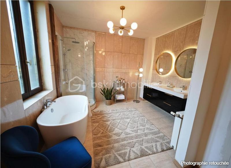 Maison - 155 m² - 10 pièces