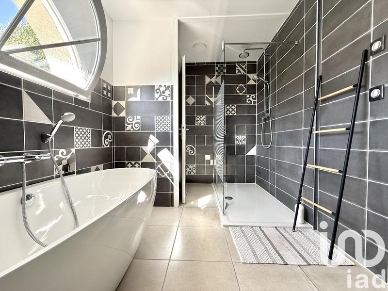 Maison - 187 m² - 7 pièces