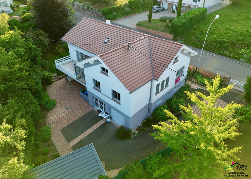 Maison - 226 m² - 8 pièces