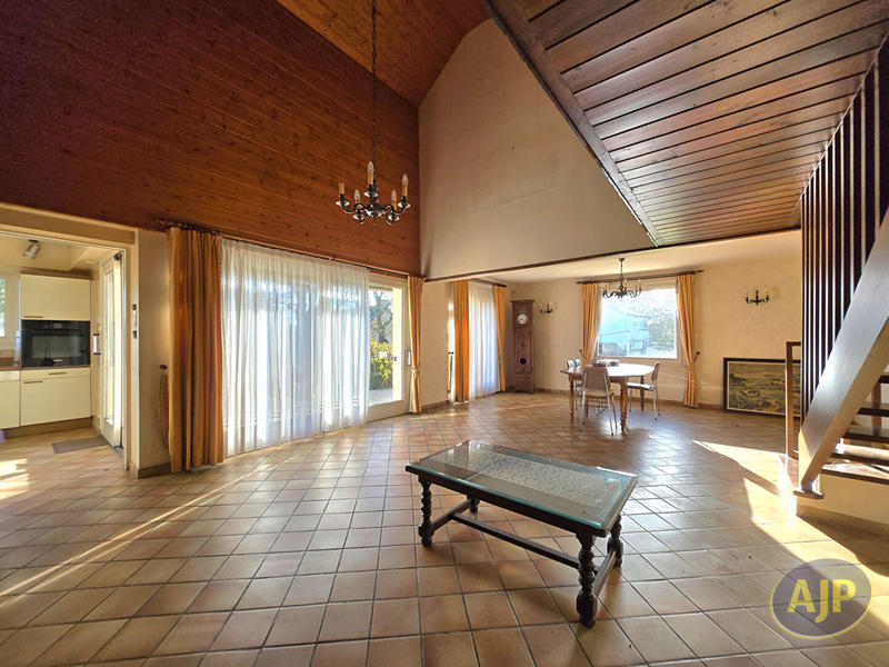 Maison - 173 m² - 6 pièces