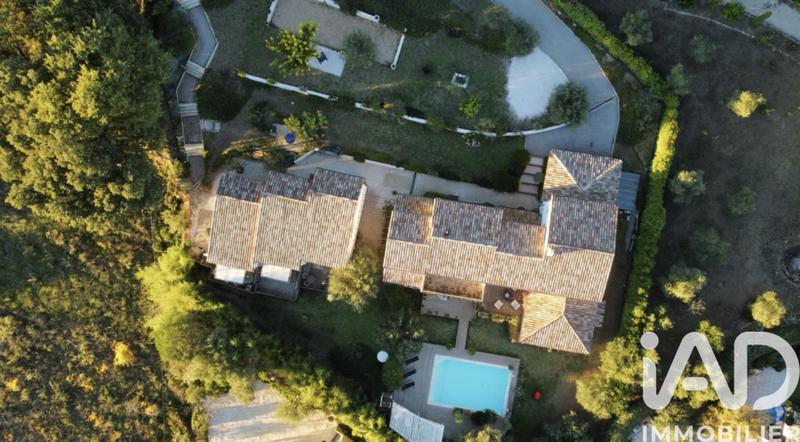 Maison - 320 m² - 13 pièces