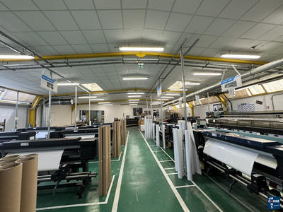 Local d'activités - 1 900 m²