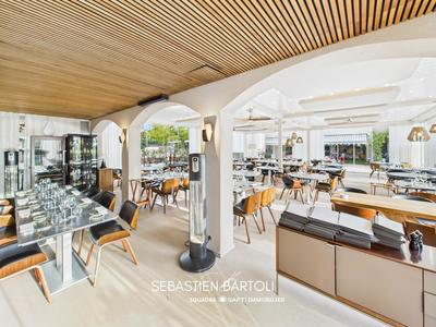 Local commercial - 219 m²