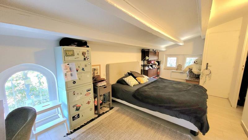 Maison - 242 m² - 9 pièces