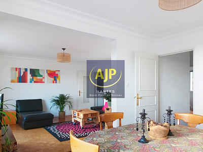 Appartement - 99 m² - 5 pièces