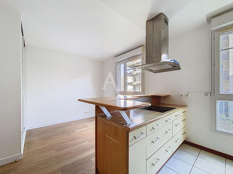 Appartement - 100 m² - 5 pièces