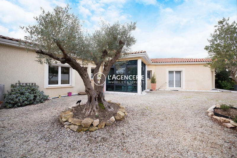 Maison - 325 m² - 10 pièces