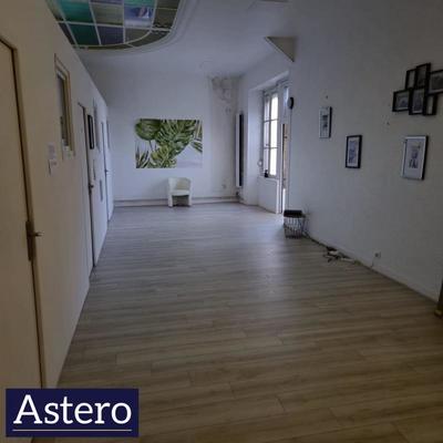 Appartement - 253 m² - 9 pièces
