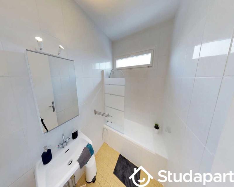 Chambre - 120 m² - 1 pièce