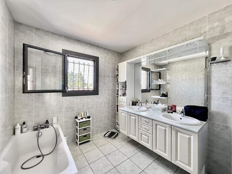 Maison traditionnelle - 140 m² - 6 pièces