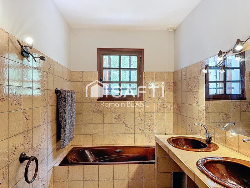 Maison - 227 m² - 7 pièces