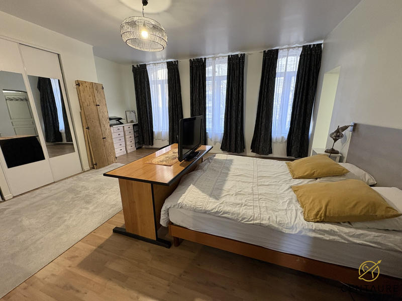 Maison ancienne - 295 m² - 11 pièces