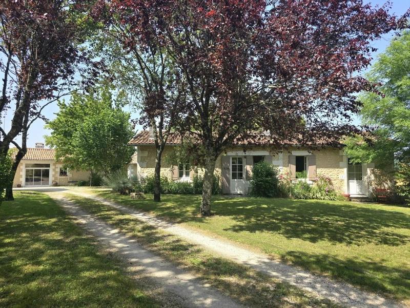 Maison - 221 m² - 7 pièces