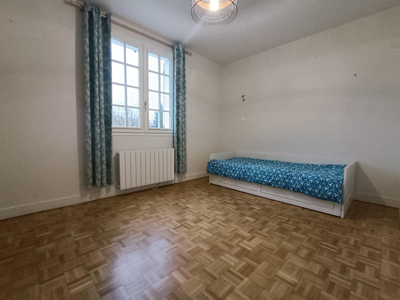 Maison - 216 m² - 8 pièces