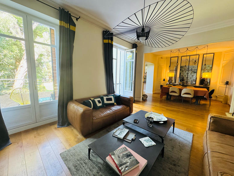 Maison - 253 m² - 10 pièces