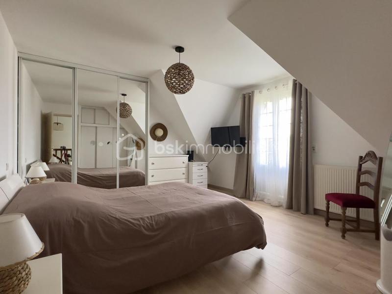 Maison traditionnelle - 165 m² - 8 pièces