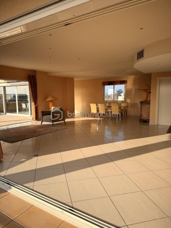 Penthouse - 160 m² - 4 pièces