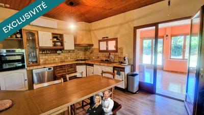 Maison - 237 m² - 8 pièces