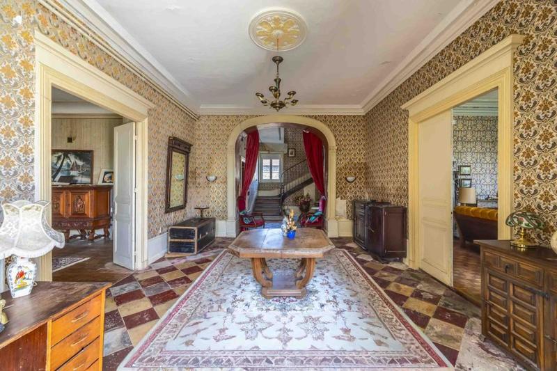 Maison - 545 m² - 12 pièces