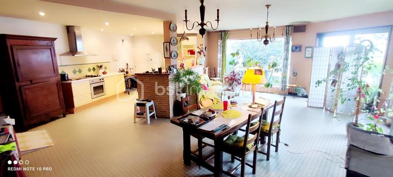 Demeure - 234 m² - 8 pièces