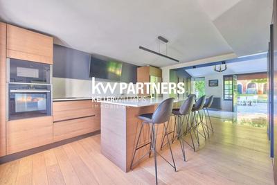 Demeure - 351 m² - 8 pièces