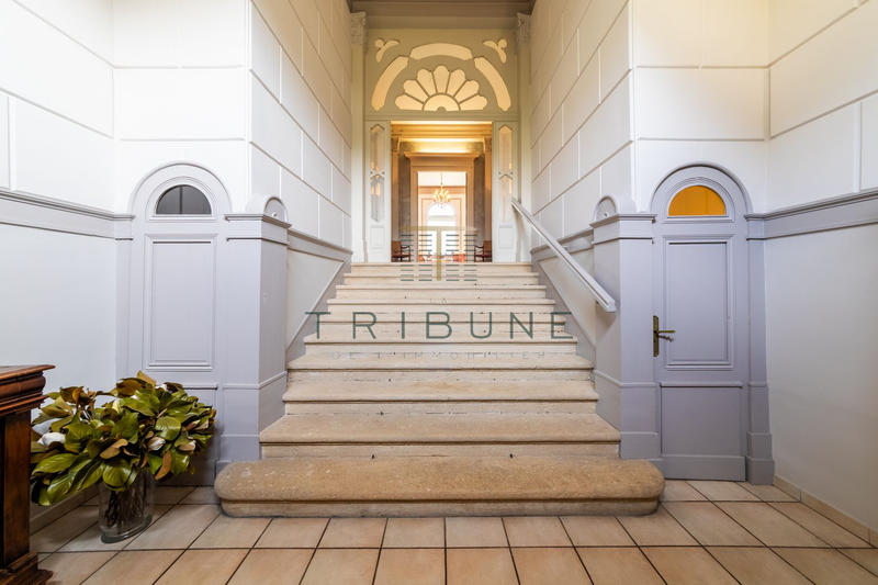 Maison - 500 m² - 10 pièces