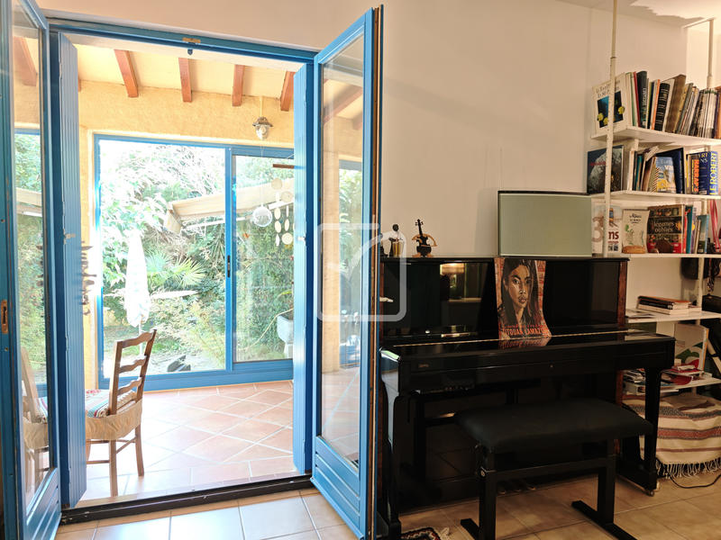 Propriété - 215 m² - 9 pièces