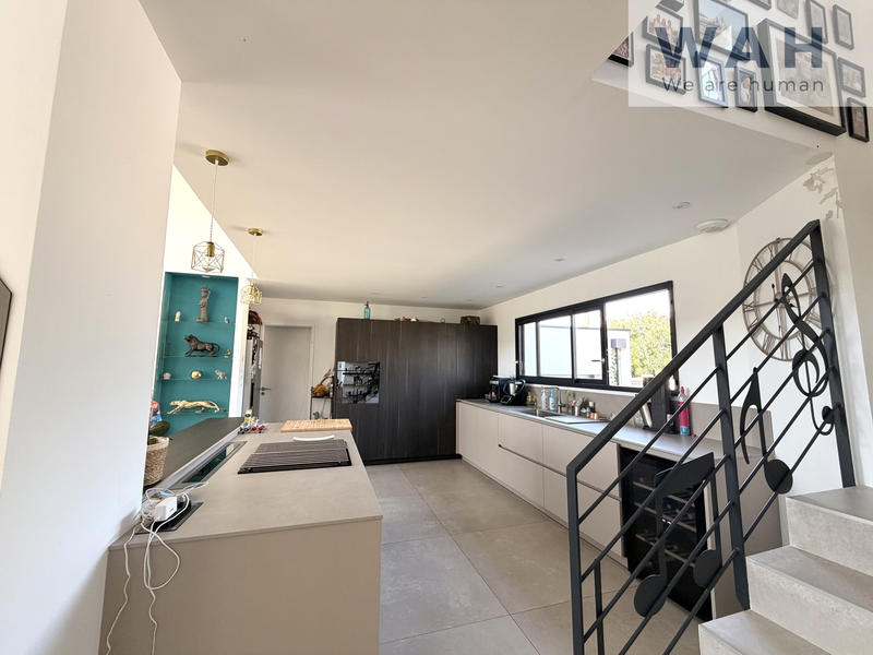 Maison - 218 m² - 5 pièces