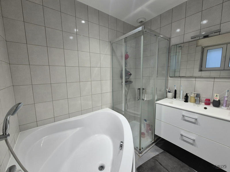 Maison - 142 m² - 6 pièces