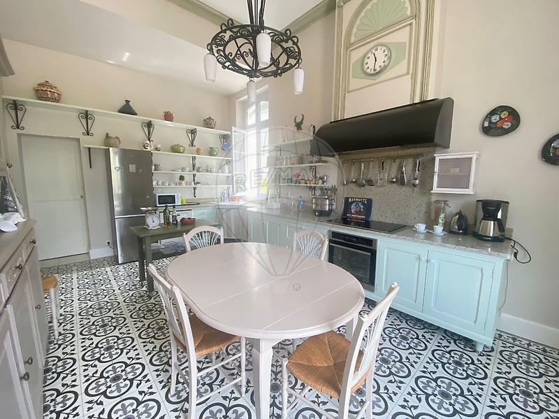 Château - 448 m² - 12 pièces