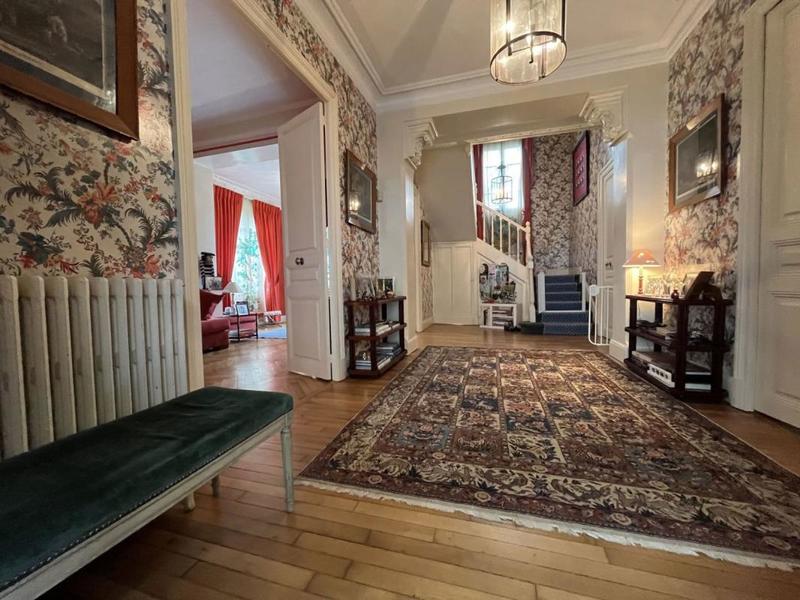 Maison - 210 m² - 6 pièces