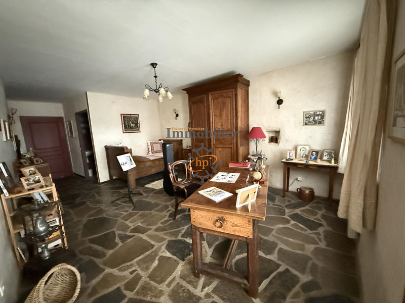 Maison - 220 m² - 8 pièces