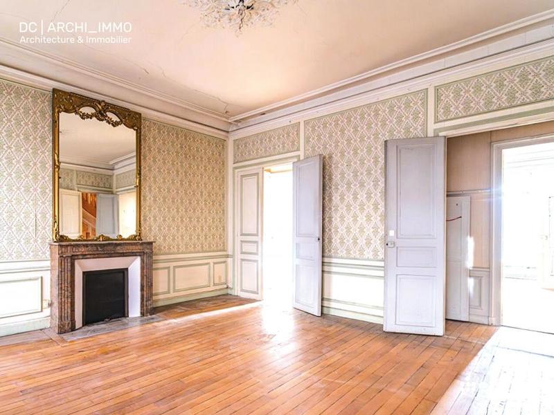 Maison - 360 m² - 10 pièces