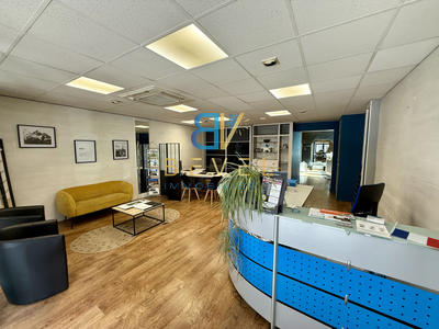 Local commercial - 111 m²