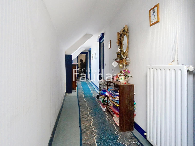 Propriété - 300 m² - 20 pièces