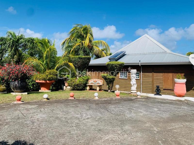 Propriété - 303 m² - 13 pièces