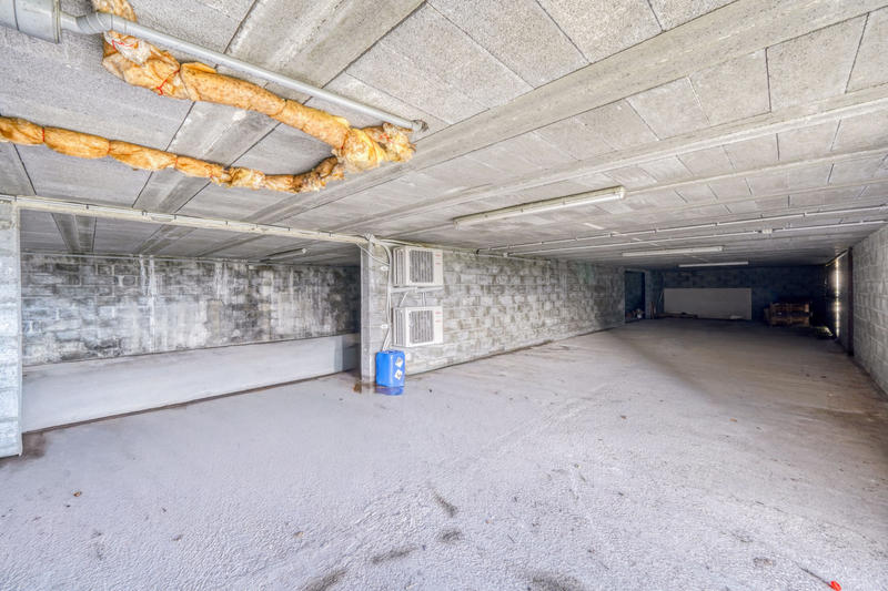 Parking / Garage - 600 m²