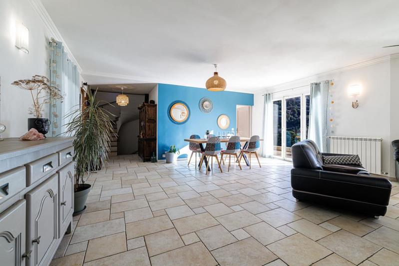 Villa - 240 m² - 7 pièces