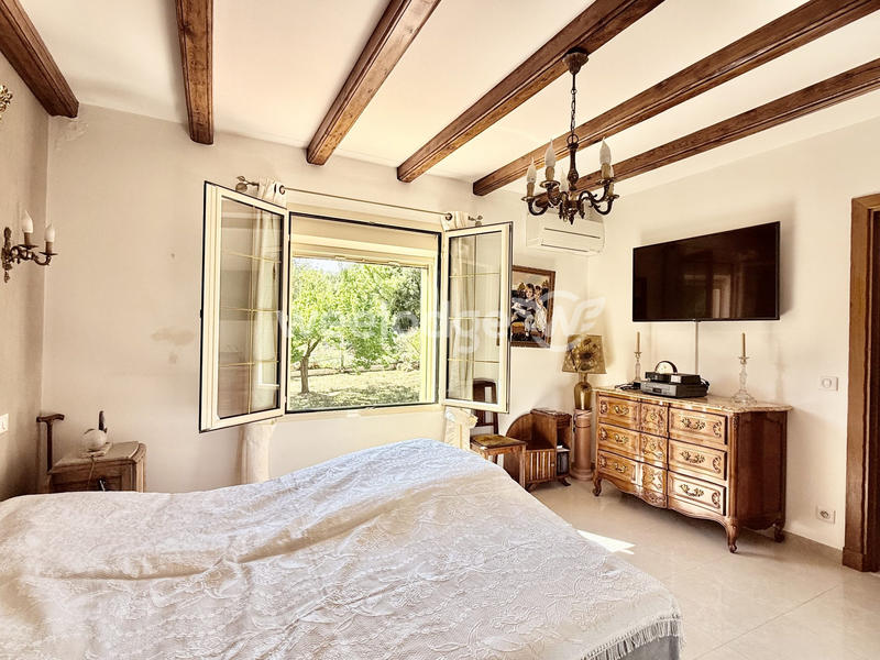 Maison traditionnelle - 225 m² - 9 pièces