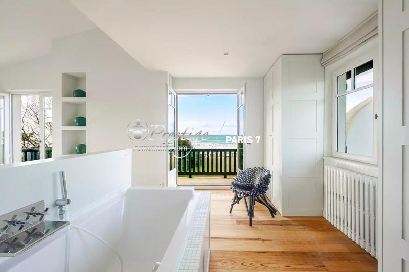 Maison - 200 m² - 7 pièces