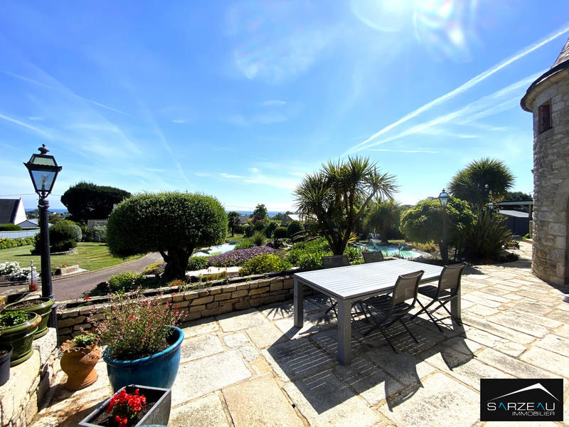 Maison - 256 m² - 10 pièces