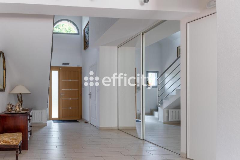 Maison - 232 m² - 11 pièces