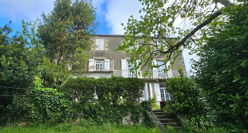 Maison - 203 m² - 9 pièces