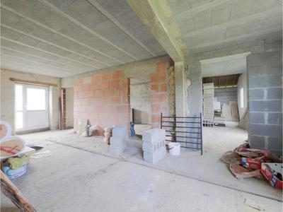 Maison - 220 m² - 4 pièces