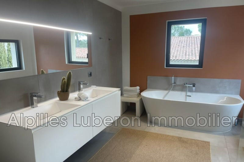 Propriété - 250 m² - 6 pièces