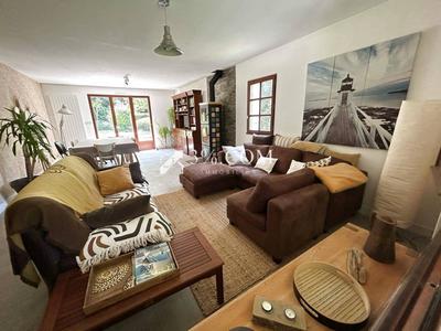 Maison - 205 m² - 8 pièces